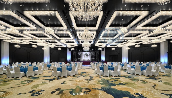 LẮP ĐẶT THANG MÁY TẠI HẠC THÀNH CENTRE